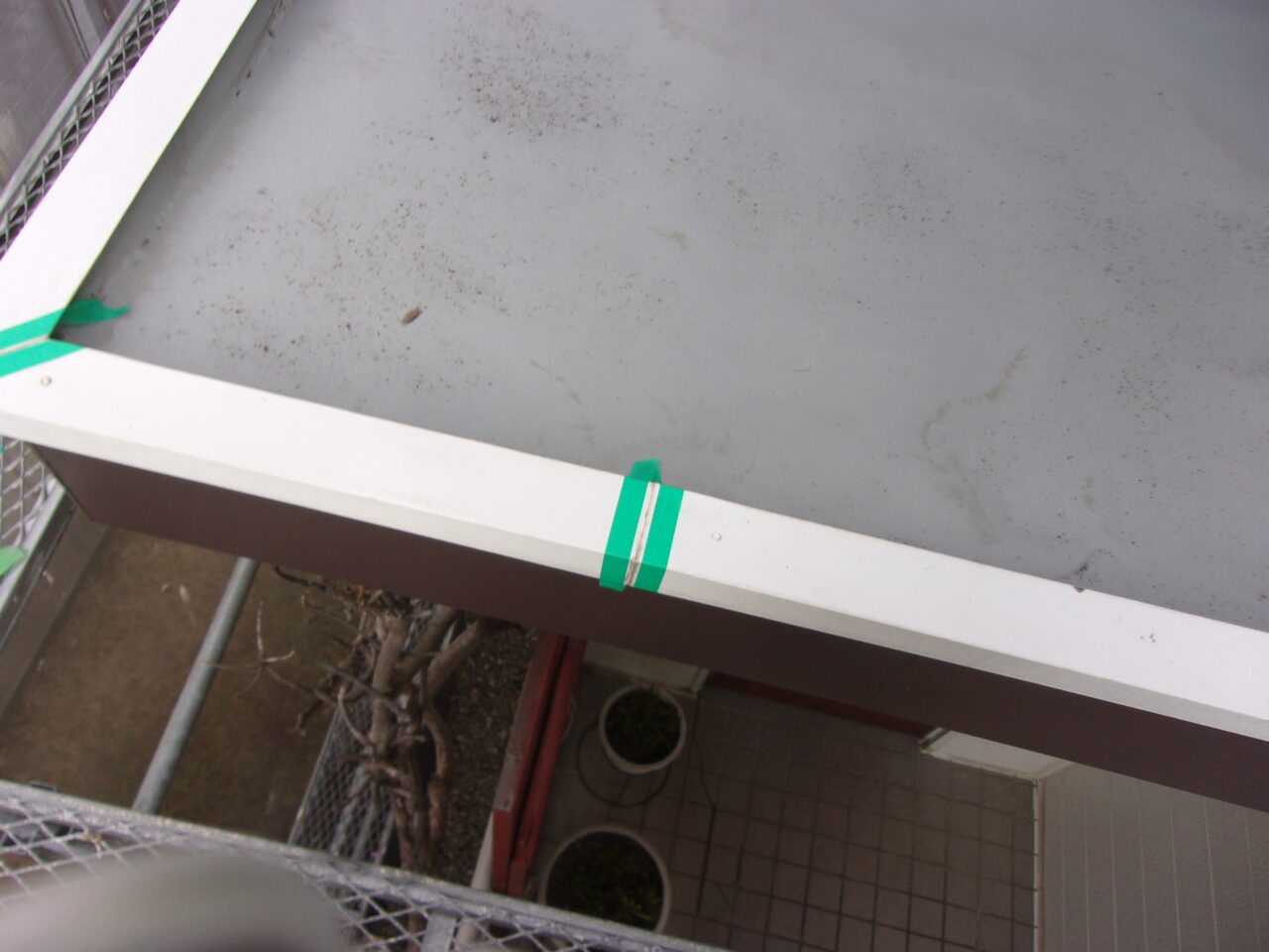 玄関笠木継手コーキング増し打ち